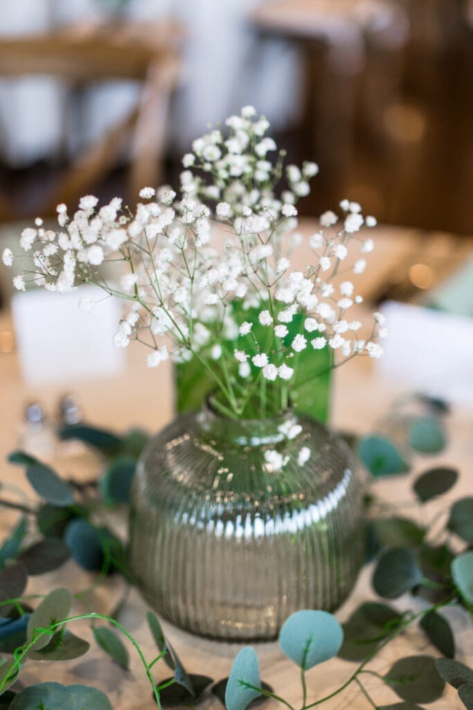 Baby's breath table centerpiece at the Columbus Zoo and Aquarium