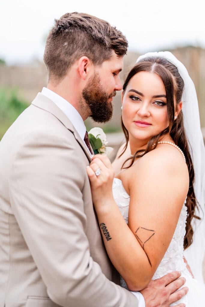 Couple portrait at the Columbus Zoo and Aquarium in Columbus, Ohio
