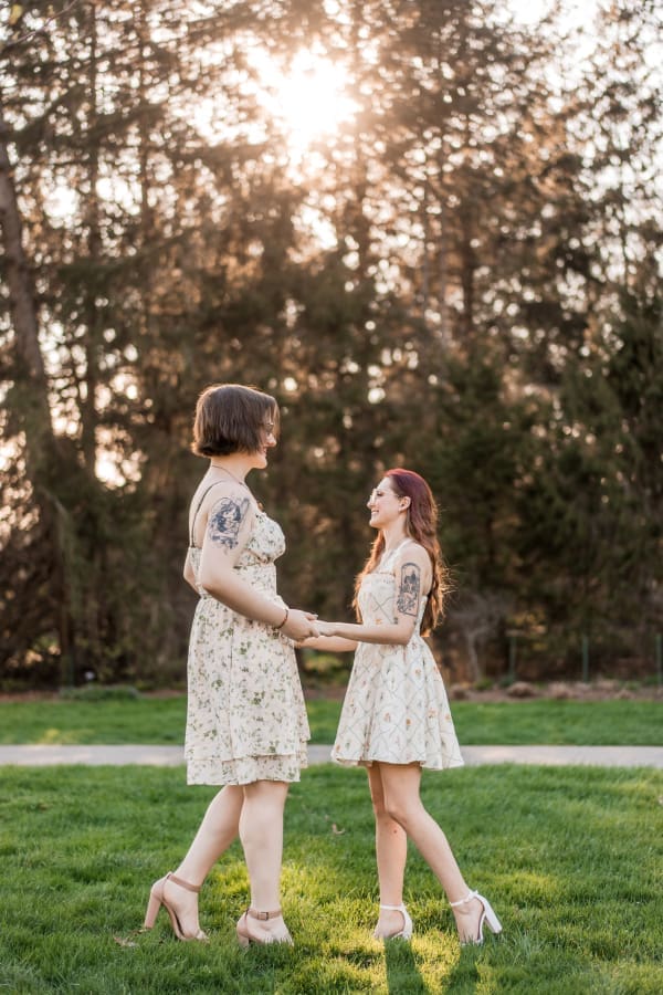 A LGBTQ+ couple holding hands at Inniswoods Metro Gardens