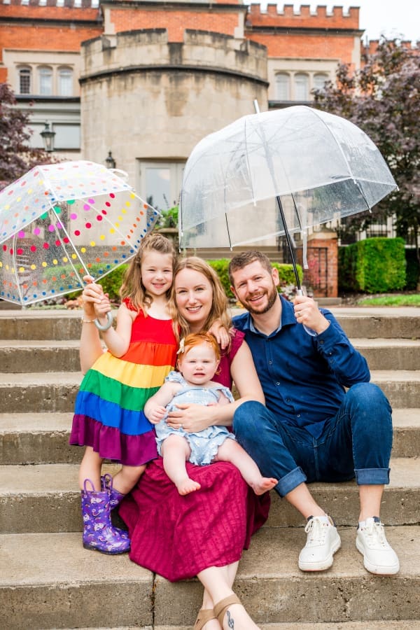 Colorful rainy family photos at Jeffrey Mansion in Bexley, Ohio