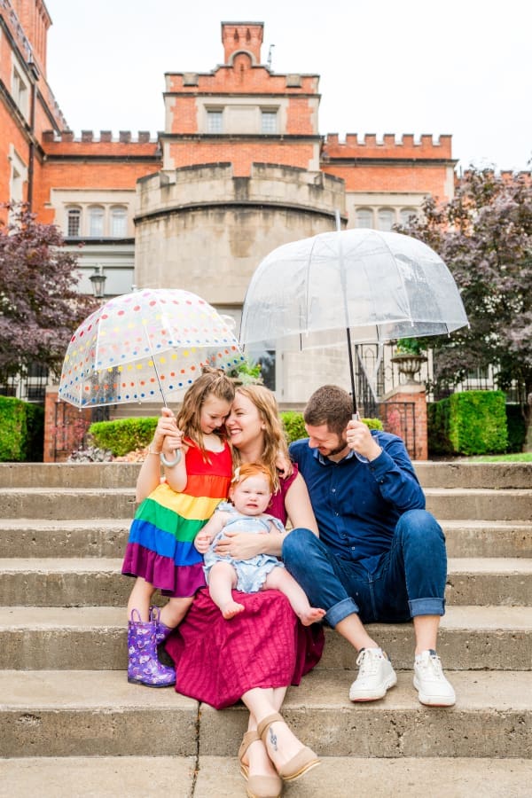 Colorful rainy family photos at Jeffrey Mansion in Bexley, Ohio