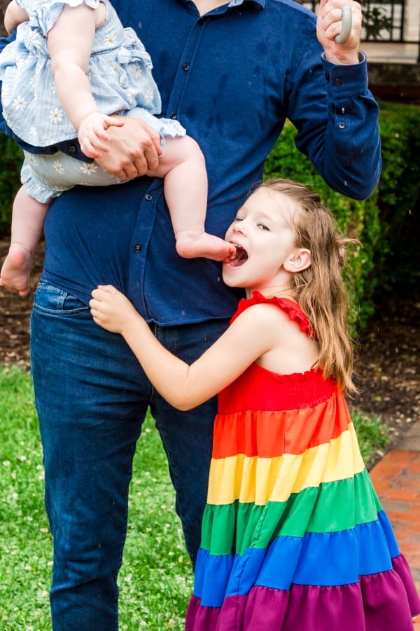 Colorful rainy family photos at Jeffrey Mansion in Bexley, Ohio
