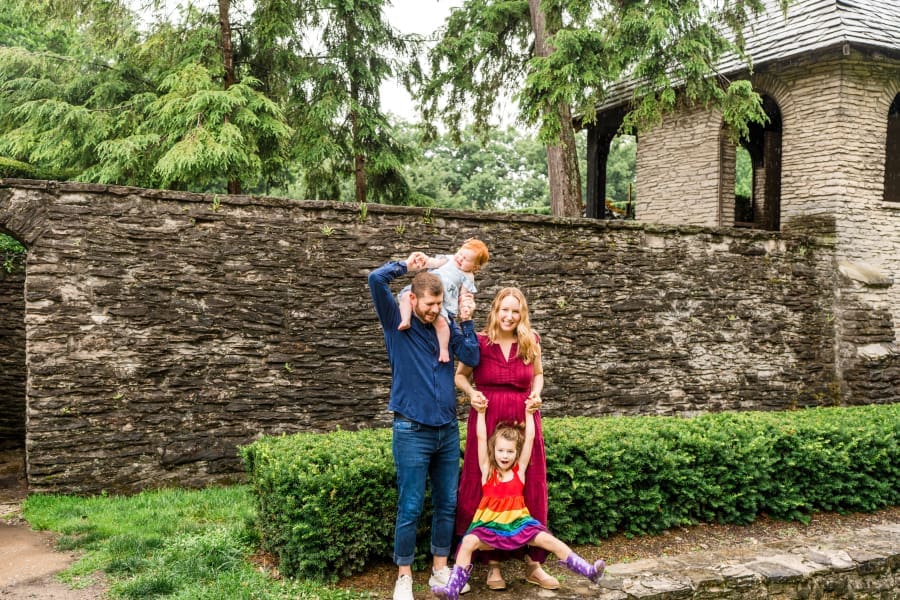 Colorful rainy family photos at Jeffrey Mansion in Bexley, Ohio