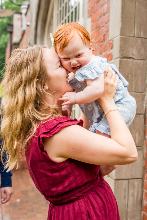 Colorful rainy family photos at Jeffrey Mansion in Bexley, Ohio