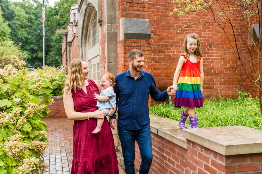 Colorful rainy family photos at Jeffrey Mansion in Columbus, Ohio
