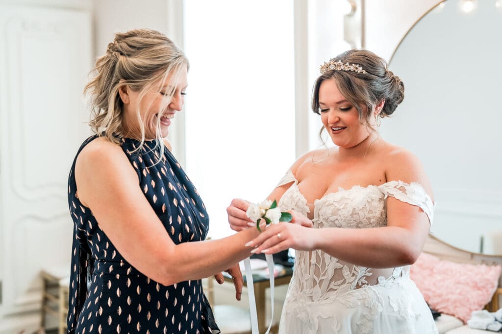 Bride getting ready photo at a wedding a Pinnacle Golf Course in Grove City, Ohio.