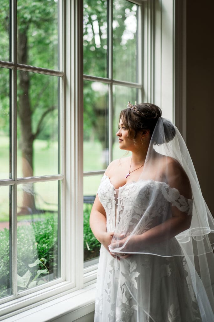 Bridal portrait at a wedding a Pinnacle Golf Course in Grove City, Ohio.
